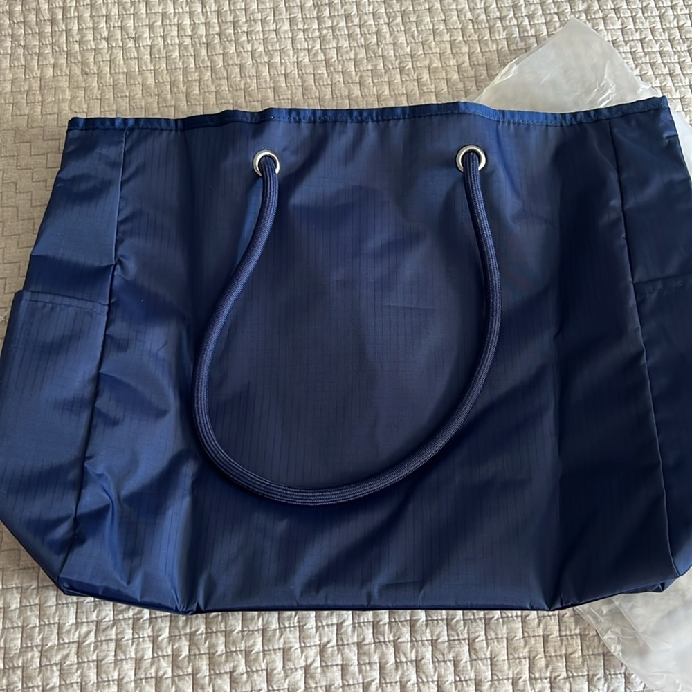 Victorias Secret Pink reversible bag. NWT! - Picture 6 of 7
